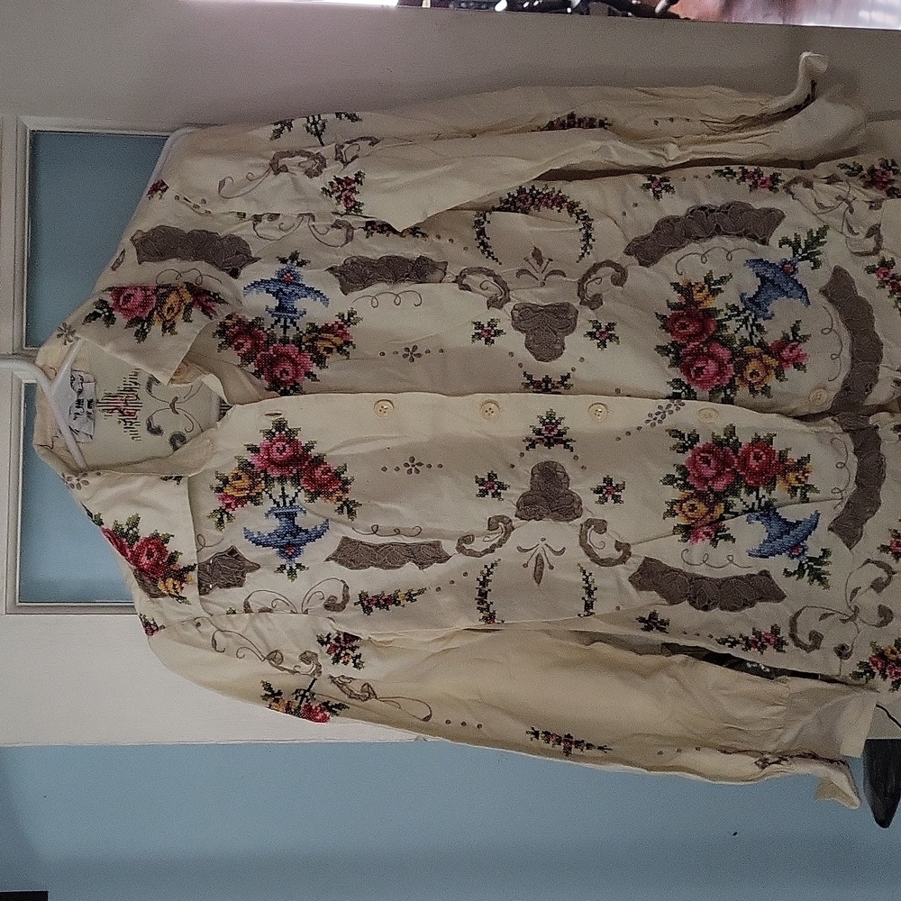 2 pieces of Vintage Boutique International by Blossom 100% cotton embroidered